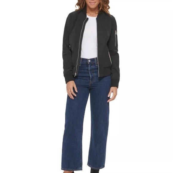 Keep your outerwear on trend with this cool bomber jacket from Levi's. - Picture 5 of 5